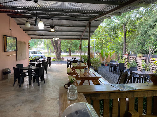 Yoyos Grill Restaurante