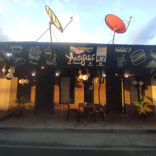 Antojitos Los Chamos